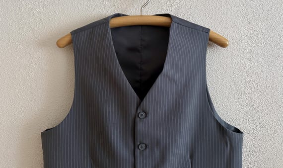 grey dress vest mens Light gray Whether youre attending a special event or refining your everyday attire Silver Paisley Vest and Tie