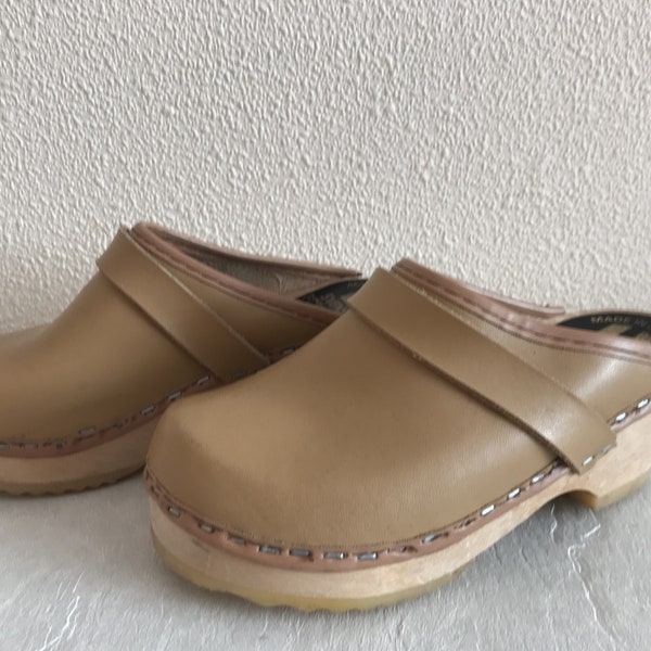 Schwedische Clogs Beige Kinder Holz Clogs Kinder Skandinavische Lederschuhe Eco friendly Platforms Made in Sweden Gr. 28