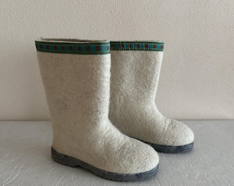Vintage White Felt Boots Beige Woolen Boots Wool Felted Boots Russian Valenki Winter Footwear Snow Boots Rubber Sole