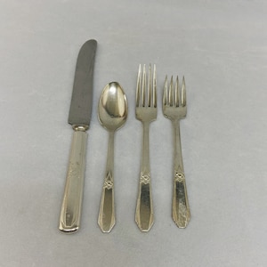Vintage Wm Rogers, Memory Pattern 1937, Hiawatha Silverplate, 4 Piece Place Setting