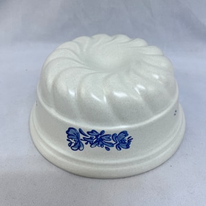 Vintage Ceramic Decorative Mold Wall Hanging by Pfaltzgraff Yorktowne Pattern