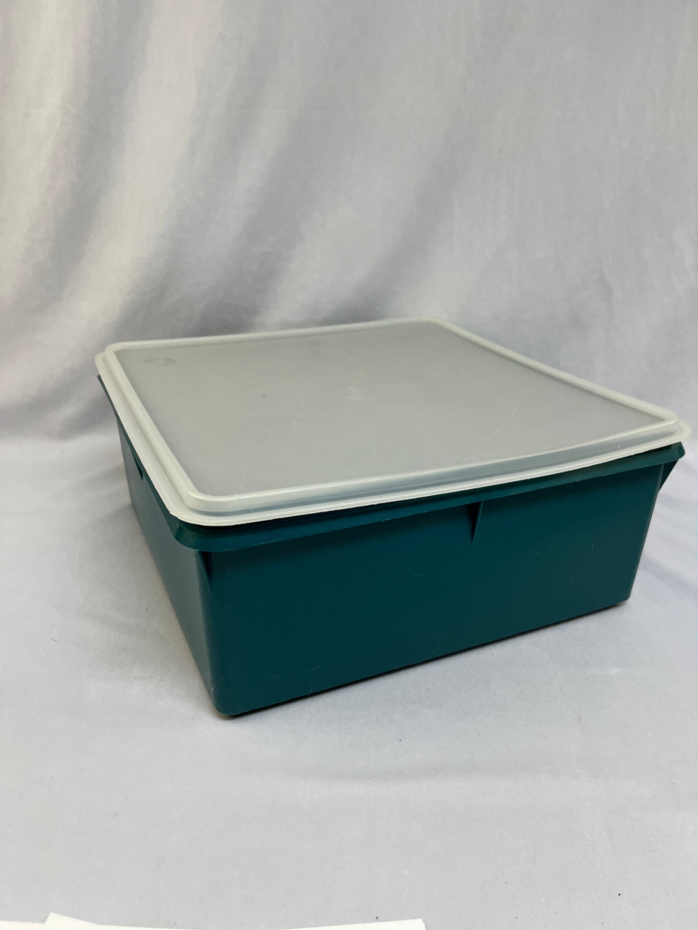 Vintage Extra Large Square Tupperware Container, 36 Cup Capacity 