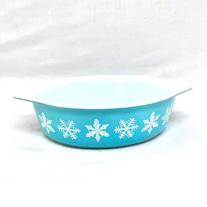 Vintage Pyrex Turquoise Snowflake Casserole Dish #045, 2-1/2 Quart