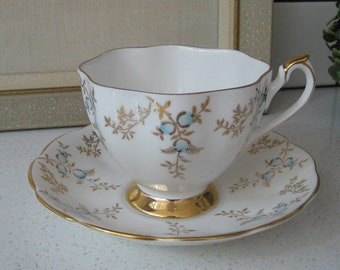 Vintage Queen Anne Teacup Saucer Set Delicate Gold foliage gilding Hand-painted blue Wavy shape England retro shower gift garden tea party