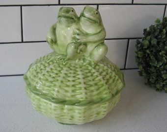 11" Vintage Glazed Ceramic 3D Hugging Frogs Basket Weave covered bowl candy dish storage Kermit handpainted kawaii kitsch retro baby room