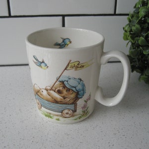 Taza vintage Woofits con dibujos de perros, bicicleta tándem, carro, bandera, pájaro azul, sombreros, bufanda para el pelo, diseño envolvente, regalo kawaii coleccionable