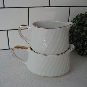 Paar Vintage M & L Soße Booten Golden Jubiläum Knochen Weiß 22k Gold Barratt's Staffordshire England Kaffeeweißer Ahornsirup Geschenk