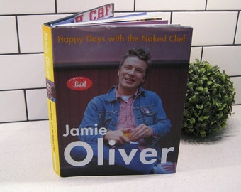 Libro de cocina vintage de 10" Happy Days With The Naked Chef Jamie Oliver, tapa dura con sobrecubierta, ideal como regalo para una cena familiar con un chef de Food Network.