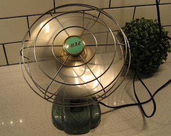 Ventilador Vintage Zero Modelo 1250R de 10", calcomanía menta, base verde militar, escritorio, montaje en pared, oficina, utilitario, industrial, ajustable, una velocidad, estilo Mash