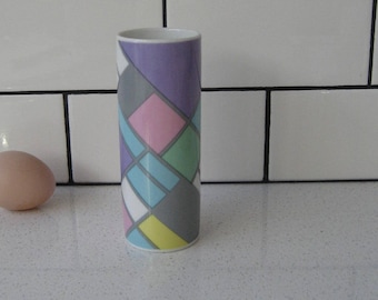 5,5-calowy wazon cylindryczny w stylu vintage, pastelowa tęcza, przekątna, bloki kolorów, szkliwiona ceramika, prezent wykonany w Japonii, styl De Stijl, post mod, nowa fala lat 80.