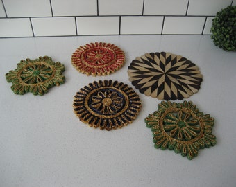 5er Set Vintage Woven Stroh Raffia Holz Untersetzer Boho chic gewebt mehrfarbig Galerie Wandbehang Pflanze Untersetzer ungewöhnliche Form eklektisch