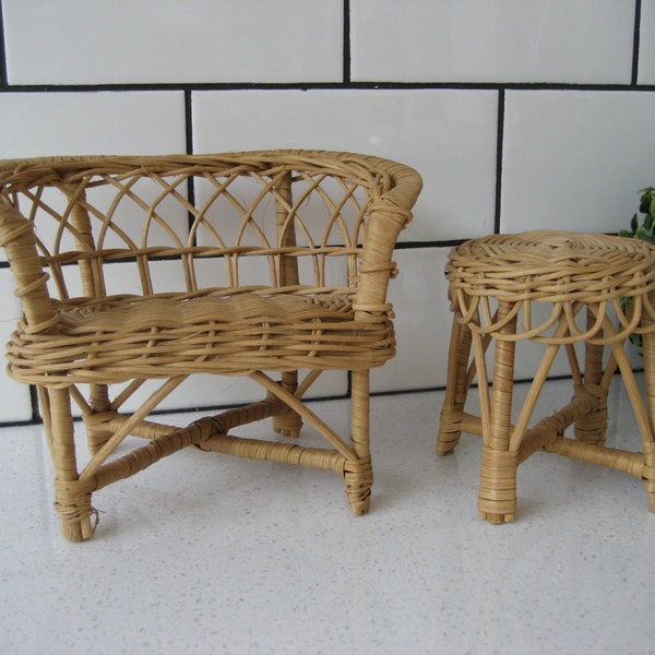 2pc Set Vintage Mini Rattan Wicker 7" Love Seat 4" Side Table Doll Pet Bird Barbie Tiny Furniture Peacock Bench Plant Stand woven accents