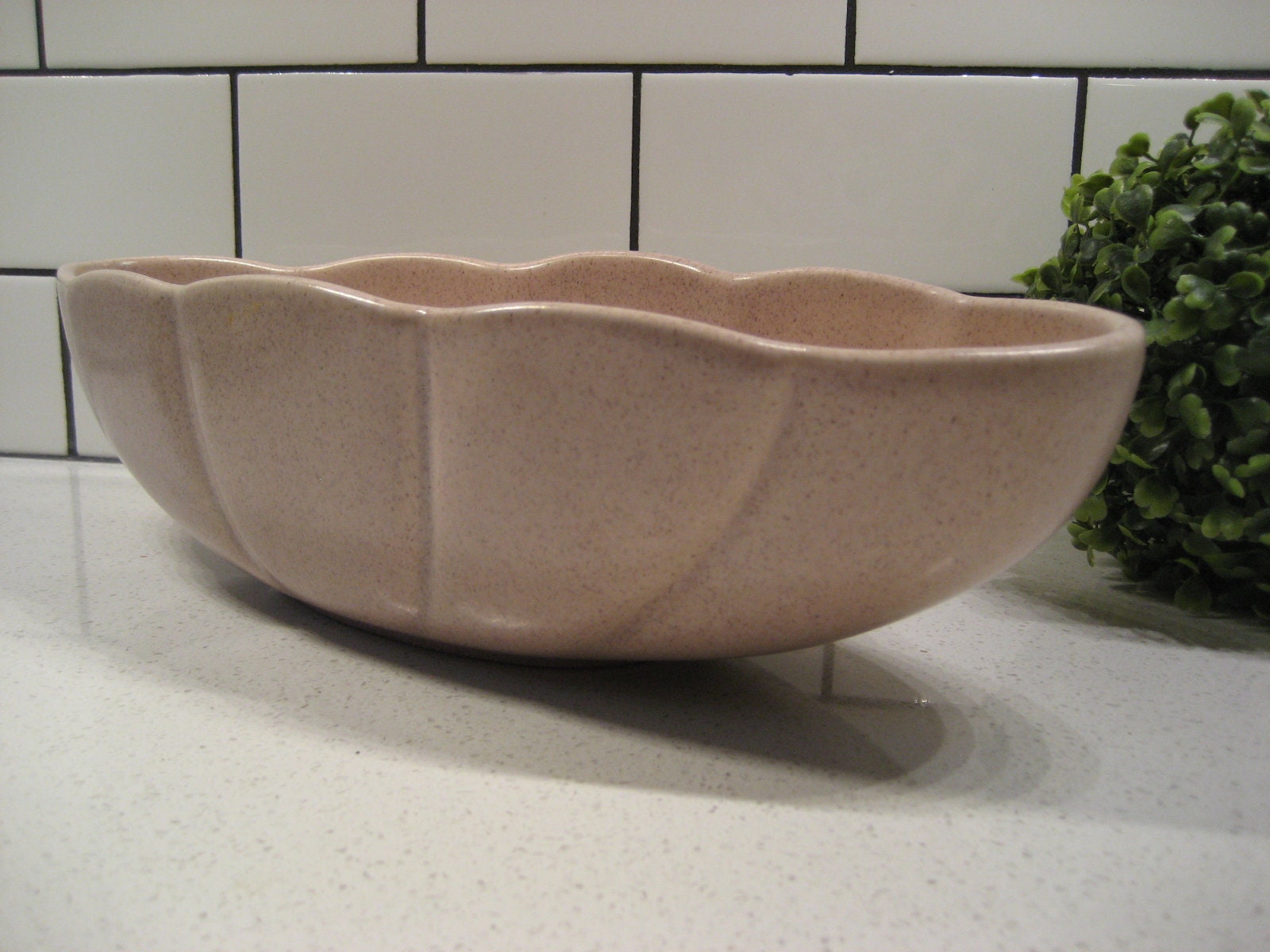 13.5" XL Vintage Haeger Pottery Indoor Planter Spectacular Dusty Rose Speckled Mauve Model 3905 USA glazed mantel centrepiece foyer cachepot
