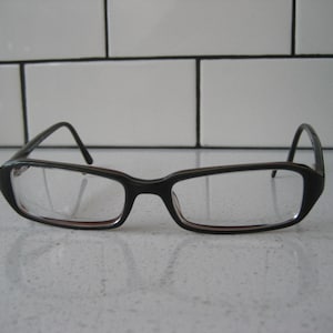 Vintage Dolce & Gabbana Brillengestelle Dunkelblau Grün Nadelstreifen Rehkitz Interieur Federscharnier Hardcase Bücherwurm Geschenk Italien oldschool Luxus