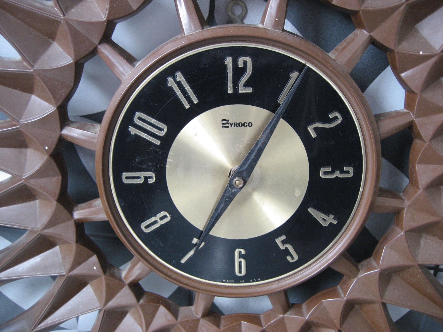 2.5' Huge Vintage Retro Syroco Sunburst Starburst Wall Clock Dark