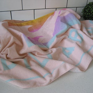 4.3 &#39;Vintage Billabong Strandtuch Surf Style röhrenförmig 80er Jahre Pastell Ombré Blush Pfirsich Rosa erstes Licht Teal Aqua Schriftzug Wandbehang