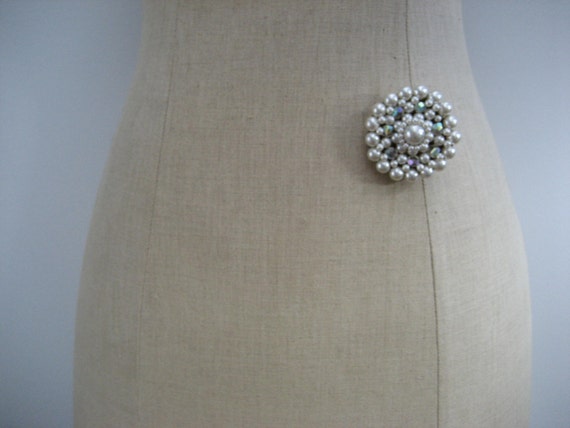 XL Vintage Brooch White Wedding Faux pearls Iride… - image 4