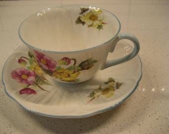 Vintage Shelley tekoppset Oleanderformad Babyblå Scalloped Reg nr 771299 England c.1945-66 retro blommor midcentury curious dream tea