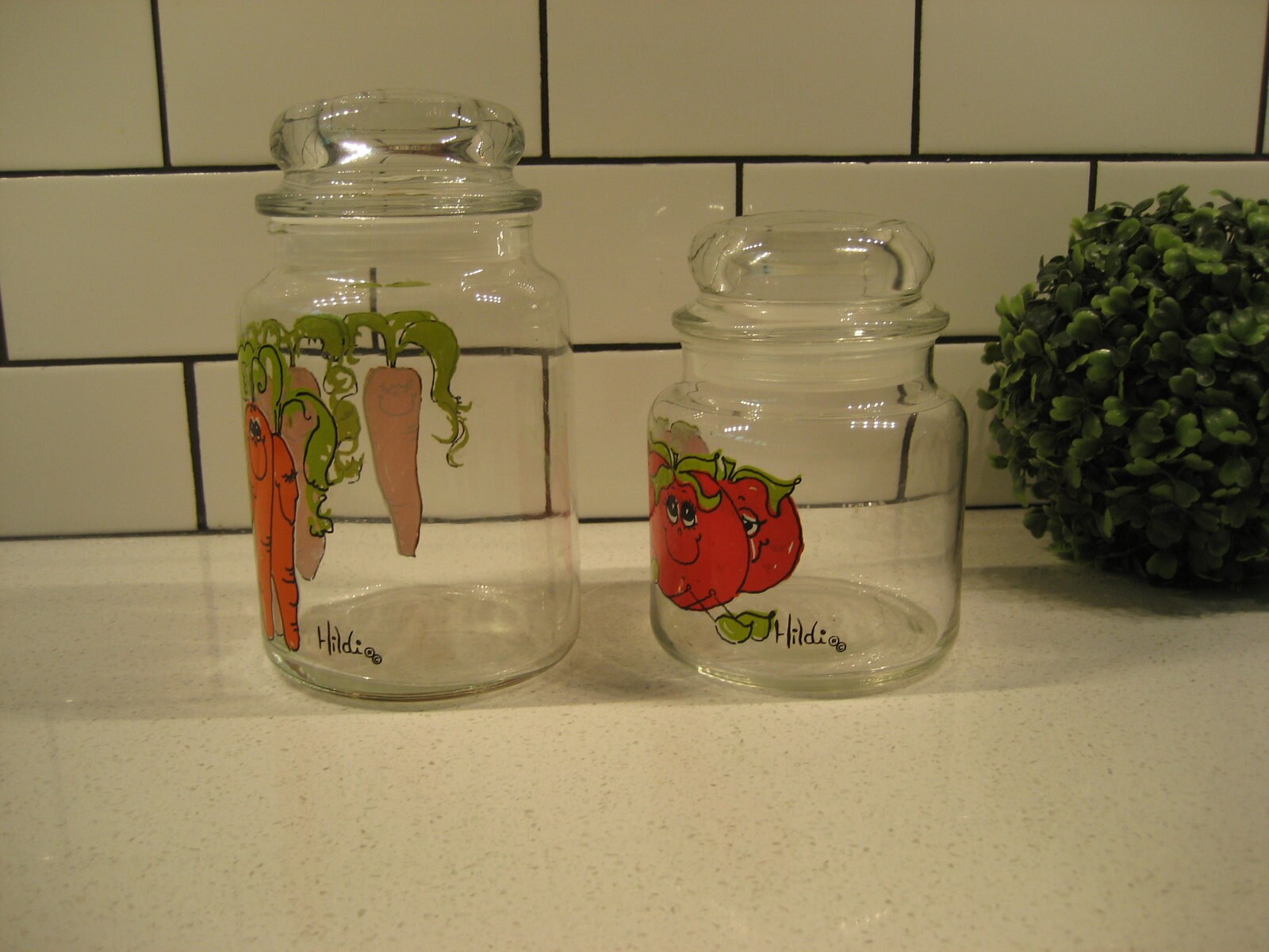 ペアヴィンテージヒルディサインガラスキャニスター真空密封蓋