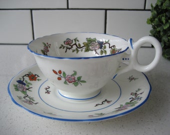 Antieke Coalport theekop en schotel set widemouth ring handvat handbeschilderd chinoiserie bloemen delicate blauwe krijtstrepen stippen Engeland cadeau