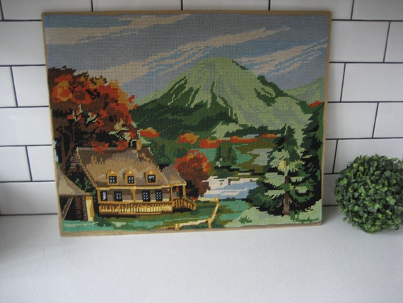 Scène d'église avec broderie Crewel vintage des années 1990, grande tenture murale en bois - France