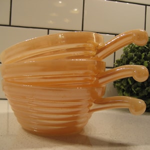 3-teiliges Set 7 ”Vintage Fire King Ofenware Einzelne französische Auflaufformen Pfirsichglanz Französische Zwiebelsuppenschalen Griffe Kupfertönungsbienenstock