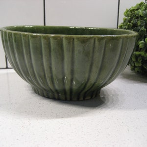 7.75” Vintage Haeger Pottery Indoor Planter Pot Incised Vertical Bands Oval Footed Model 4020 USA glazed centrepiece houseplants boho gift