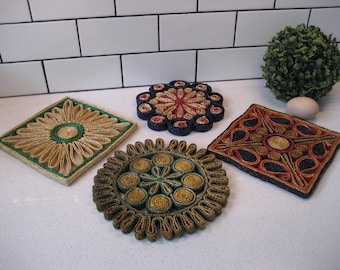 4pc Set Vintage Trivets Boho Chic Woven Straw Raffia Designs Colourful Textured wall hanging group Retro kitchen Fun gift Natural materials