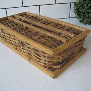 Vintage Boho Bamboo Reed Rattan Woven Tissue Box Cover handmade Retro mod hippie chic Golden Girls style Tiki Indochine classic zen gift