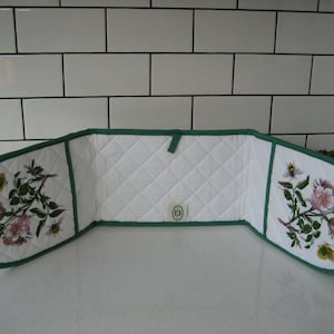 2,7 'Vintage Portmeirion Botanic Garden Ofenhandschuhe hergestellt in Großbritannien Dicke gesteppte Hängeschlaufe Motten Bienen Blumen Teeparty Koch Bäcker Geschenk