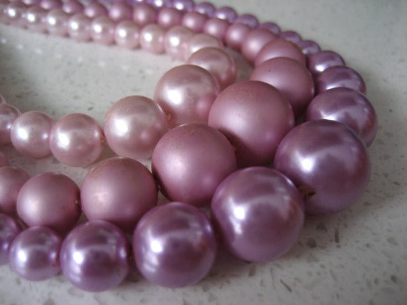 Vintage Triple Strand Graduated Faux Pearl Neckla… - image 2