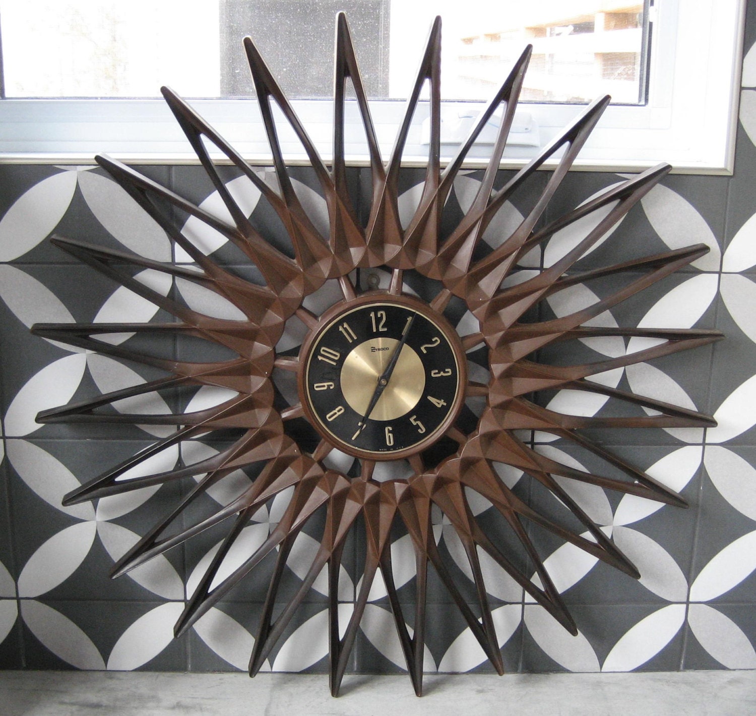 2.5' Huge Vintage Retro Syroco Sunburst Starburst Wall Clock Dark