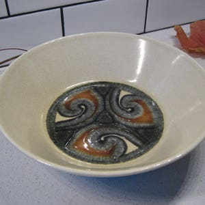 9.25&quot; Vintage Rare Serving Bowl Earthstone Display Centrepiece Crown Lynn Polynesia New Zealand Maori design Beautiful Naturalist boho heavy