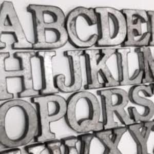 ÚLTIMO STOCK Letras de metal pequeñas para manualidades de 3 3/4", letras, letras galvanizadas, letras para pared, letras de metal para exteriores, letras de hojalata,