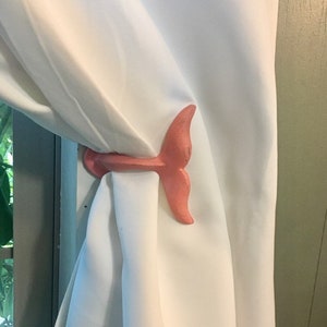 Gjutjärnskrok och gardinfäste (19 färger) Coral