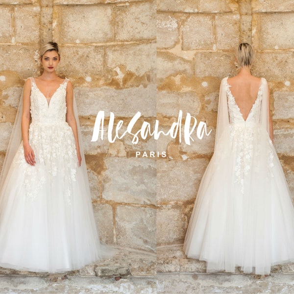 SAMPLE SALE // Tulle wedding dress/ Floral lace wedding dress with pearls and beads/ V neck/ V back/ Fairytale/ Romantic/ Robe de mariée