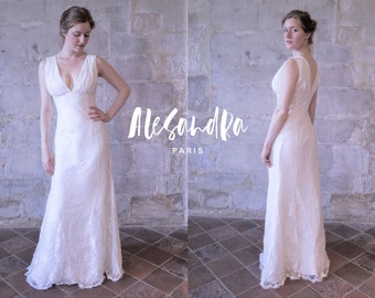 KATE// Simple lace wedding dress/ Boho wedding dress/ V neck/ Deep V/ Fit to flare/ hochzeitskleid/ bryllupskjole