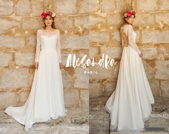 SAMPLE SALE // Boho lace wedding dress with long sleeves/ Chiffon wedding dress with train/ bohemian open back/ Robe de mariée bohème fluide