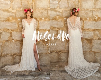 SAMPLE SALE // Bohemian lace wedding dress with long sleeves/ with train and slit/ v neck/ backless/ open back/ Robe de mariée