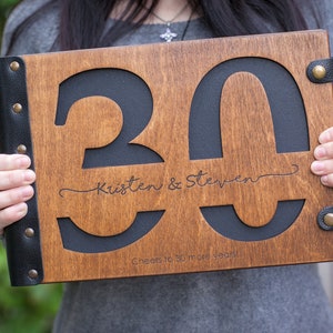 Benutzerdefiniertes Hochzeitsfotoalbum 30. Jahrestag Geschenk, personalisiertes hölzernes Album für Jahrestag, Erinnerungsbuch-Hochzeits-Andenken-Paar-Geschenk