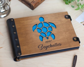 Houten fotoalbum Vakantieavonturen met schildpadmonogram en uw namen Tropische huwelijksreis Scrapbook Gepersonaliseerd reisdagboek