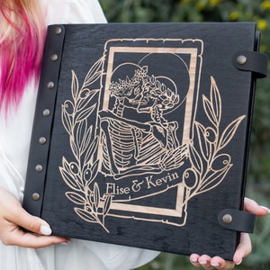 Gothic Personalisiertes Fotoalbum Skeletons Kiss Till Death Do Us Part mit Ihren Namen und Datum eingraviert Tolles Geschenk für ein Paar