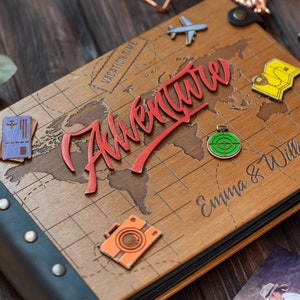 Libro de aventuras de madera personalizado, álbum de recortes de vacaciones familiares, álbum de fotos, regalo de viaje único, álbum de luna de miel para parejas, la aventura te espera.