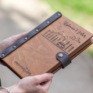 Reizigers notitieboek, gepersonaliseerd reisdagboek houtgegraveerd notitieboek cadeau voor hem, avonturendagboek met leer gebonden, bergnotitieboek