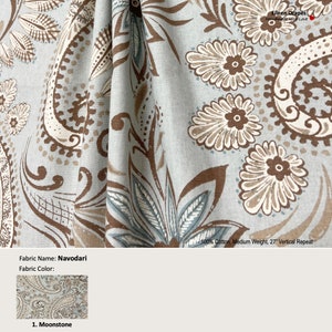 Navodari; Kleur maansteen; Paisley bloemenblauw beige; Katoenen gordijn, volant; Extra breed, geplooid, gevoerd draperiepaneel aangeboden als upgrades