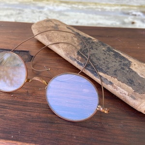 Taw & Co. vintage wire rimmed reading glasses