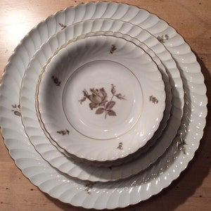 Bavaria Royal Tettau 7 Piece Place Setting~Bavaria Germany