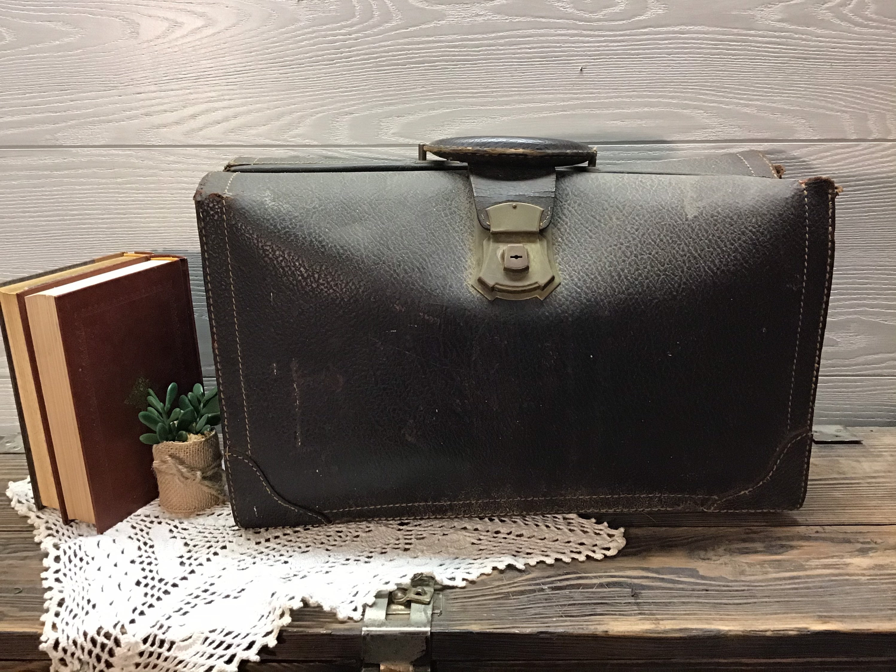 Louis Vuitton Doctors Bag Sac Cabine Rare Antique Travel Case Black Early  20th C For Sale at 1stDibs