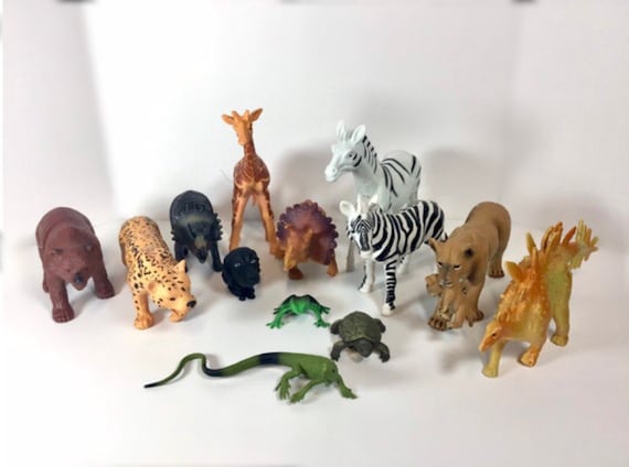 Warmtree Simulated Animals Figurines Realistic Model Plastic Animals Figure  (Mobula)