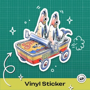Può includere: Un adesivo in vinile con un'illustrazione stravagante di due sardine in una scatola di sardine su ruote. La scatola è rossa, gialla e blu, con la scritta "Sardines" sul lato. Il testo "Vinyl Sticker" è in basso.
